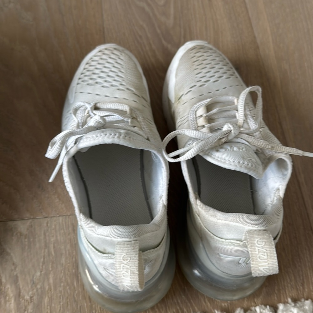 Nike Air max. Good condition just need cleaning.